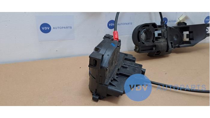 Mechanizm blokady drzwi prawych przednich wersja 4-drzwiowa Mercedes Citan