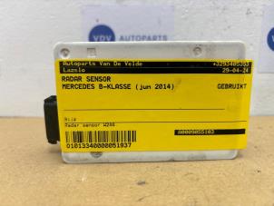 Gebruikte Radar sensor Mercedes B (W246) 1.5 B-160 CDI,d 16V Prijs € 127,05 Inclusief btw aangeboden door Autoparts Van De Velde