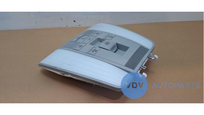 Oswietlenie wewnetrzne przód Mercedes E-Klasse