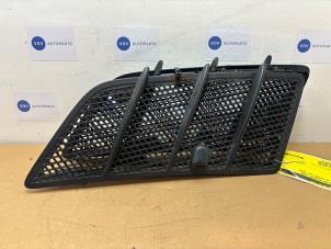 Gebruikte Luchtrooster motorkap links Mercedes ML II AMG (164/4JG) 6.2 63 AMG 4-Matic V8 32V Prijs € 24,20 Inclusief btw aangeboden door Autoparts Van De Velde