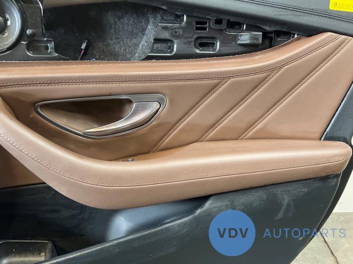 Tapicerka drzwi prawych przednich wersja 4-drzwiowa Mercedes E-Klasse