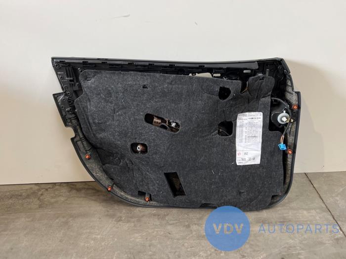 Tapicerka drzwi prawych przednich wersja 4-drzwiowa Mercedes E-Klasse