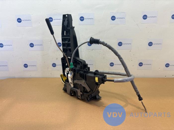 Mechanizm blokady drzwi lewych wersja 2-drzwiowa Mercedes Vito