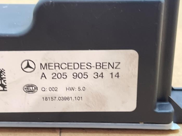 Régulateur de tension Mercedes C-Klasse