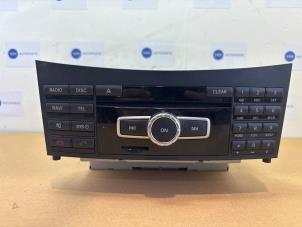 Gebruikte Radio Mercedes E (W212) E-300 BlueTec Hybrid V6 24V Prijs € 121,00 Inclusief btw aangeboden door Autoparts Van De Velde