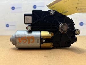 Gebruikte Schuifdak Motor Mercedes ML III (166) 4.7 ML-500 BlueDirect 32V 4-Matic Prijs € 48,40 Inclusief btw aangeboden door Autoparts Van De Velde