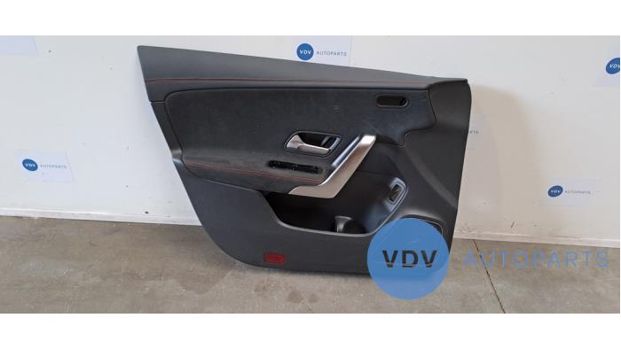 Portierbekleding 4Deurs links-voor Mercedes CLA