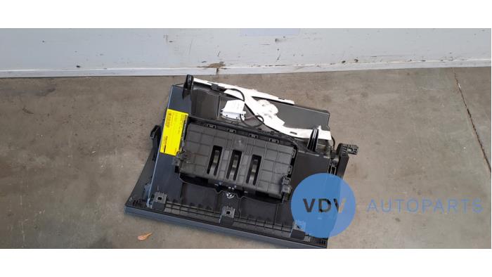 Boîte à gants Mercedes CLA