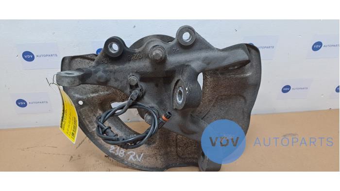 Knuckle, front right Mercedes CLS-Klasse