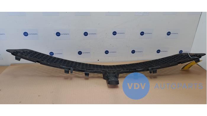 Elément pare-chocs avant centre Mercedes E-Klasse