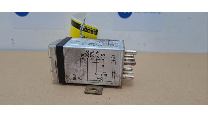 Relais Mercedes 190E/D