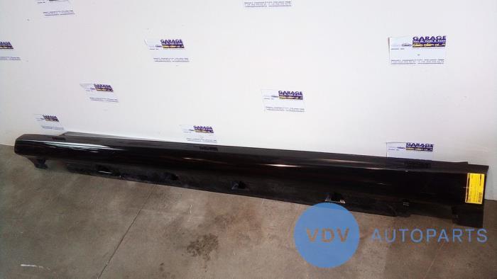 Sill, left Mercedes GLE