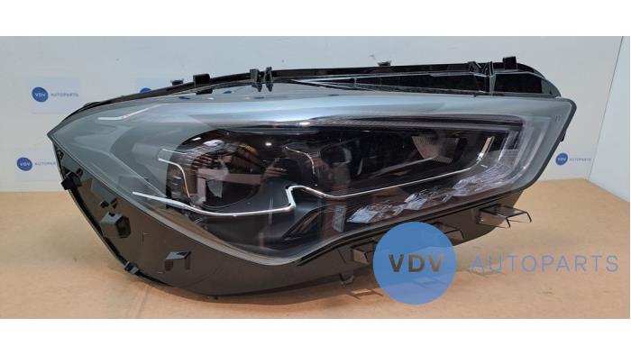 Headlight, right Mercedes CLA