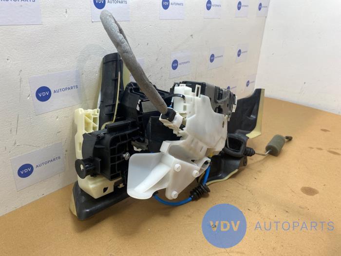 Mecanismo de cerradura de puerta de 4 puertas izquierda delante Mercedes E-Klasse