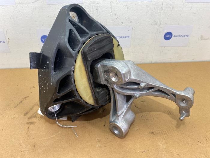Engine mount Mercedes EQE