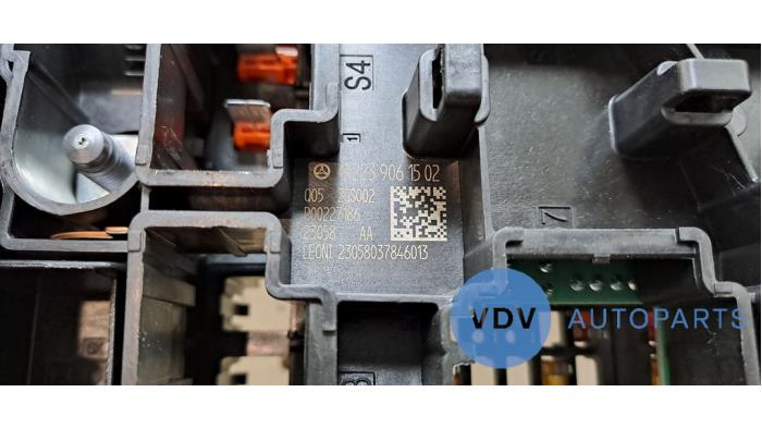 Skrzynka bezpieczników Mercedes EQE