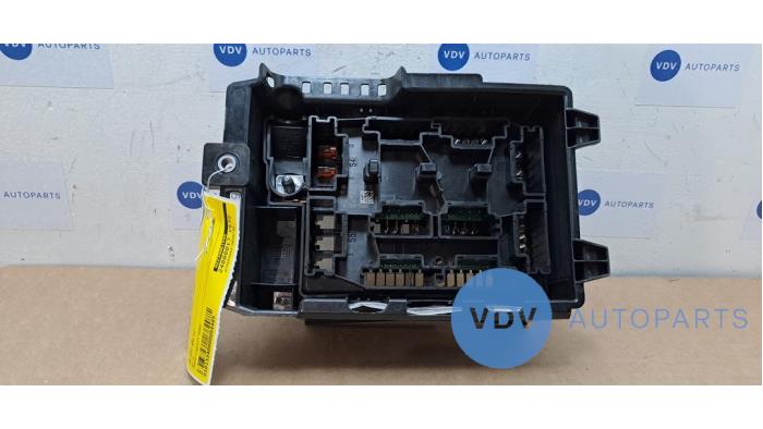 Skrzynka bezpieczników Mercedes EQE