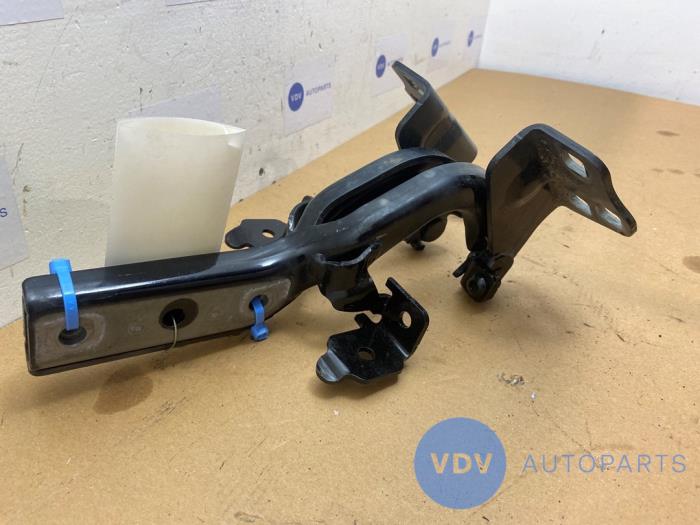 Zawias pokrywy silnika Mercedes Vito