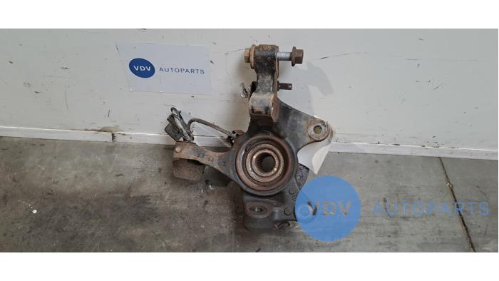 Fusee links-voor Mercedes Vito