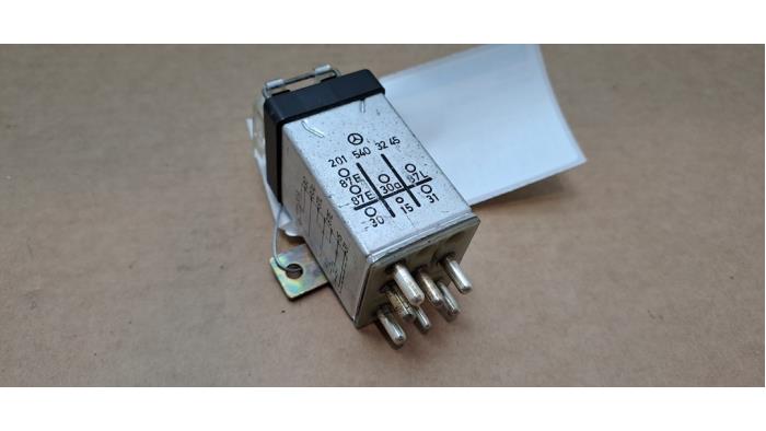 Relais Mercedes 190E/D