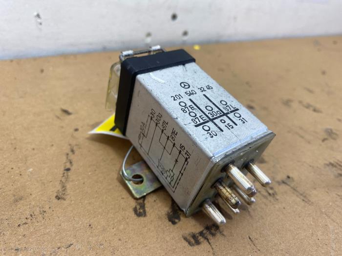 Relais Mercedes 190E/D