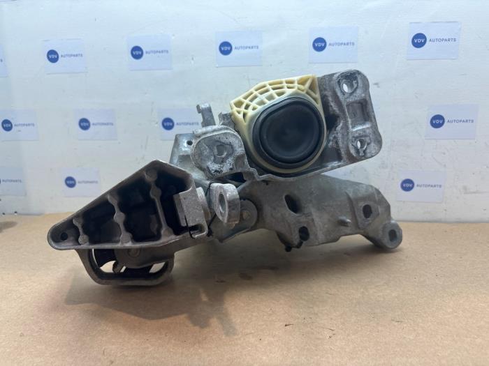 Engine mount Mercedes Vito