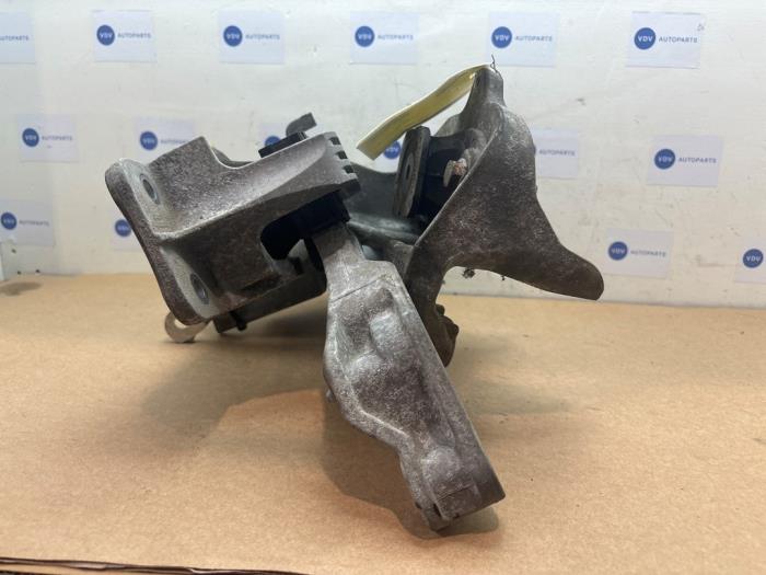 Engine mount Mercedes Vito