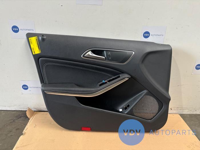 Tapizado de puerta de 4 puertas izquierda delante Mercedes GLA-Klasse