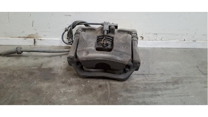 Etrier de frein (pince) avant droit Mercedes GLA