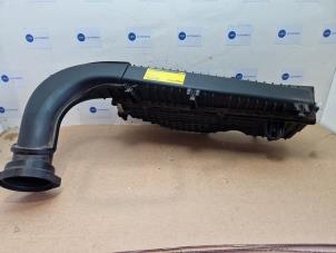 Gebruikte Luchtfilterhuis Mercedes C (W205) C-180 1.6 CDI BlueTEC, C-180 d 16V Prijs € 145,20 Inclusief btw aangeboden door Autoparts Van De Velde