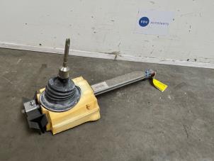 Gebruikte Versnellingspook Mercedes C (W205) C-180 1.6 CDI BlueTEC, C-180 d 16V Prijs € 60,50 Inclusief btw aangeboden door Autoparts Van De Velde