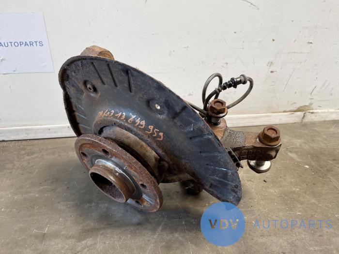 Fusee links-voor Mercedes Vito