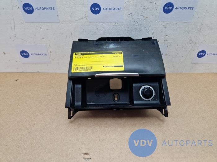 Storage compartment Mercedes CLS-Klasse