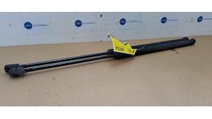 Gebruikte Set Gasdempers Achterklep Mercedes A (W176) 1.6 A-180 16V Prijs € 18,15 Inclusief btw aangeboden door Autoparts Van De Velde