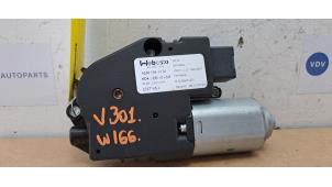 Gebruikte Schuifdak Motor Mercedes ML III (166) 4.7 ML-500 BlueDirect 32V 4-Matic Prijs € 48,40 Inclusief btw aangeboden door Autoparts Van De Velde