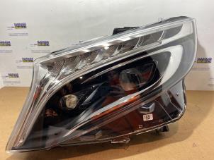 Gebruikte Linker Koplamp Mercedes V (447.8) 2.0 300d 16V Prijs € 1.058,75 Inclusief btw aangeboden door Autoparts Van De Velde