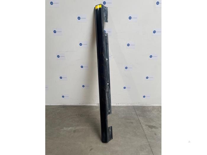 Umbral izquierda Mercedes CLA