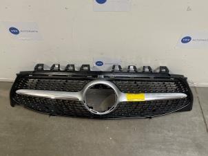 Gebruikte Grille Mercedes CLA (118.3) 2.0 CLA-200d Prijs € 199,65 Inclusief btw aangeboden door Autoparts Van De Velde