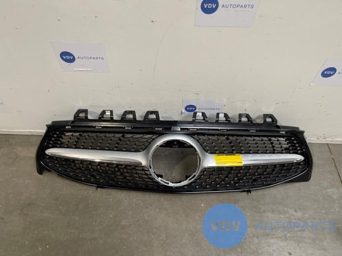 Grill Mercedes CLA