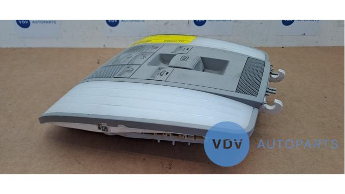 Oswietlenie wewnetrzne przód Mercedes E-Klasse