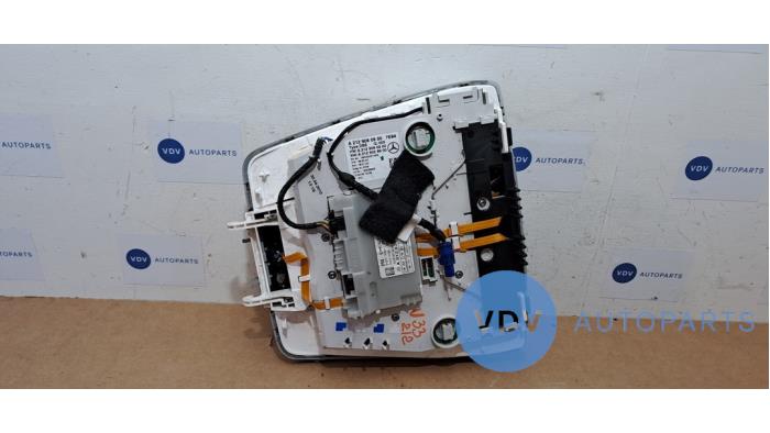 Oswietlenie wewnetrzne przód Mercedes E-Klasse