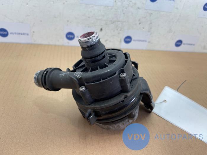 Water pump Mercedes C-Klasse