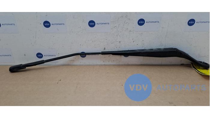 Ramie wycieraczki przedniej Mercedes Sprinter