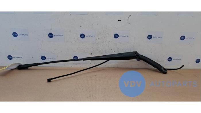 Ramie wycieraczki przedniej Mercedes Sprinter