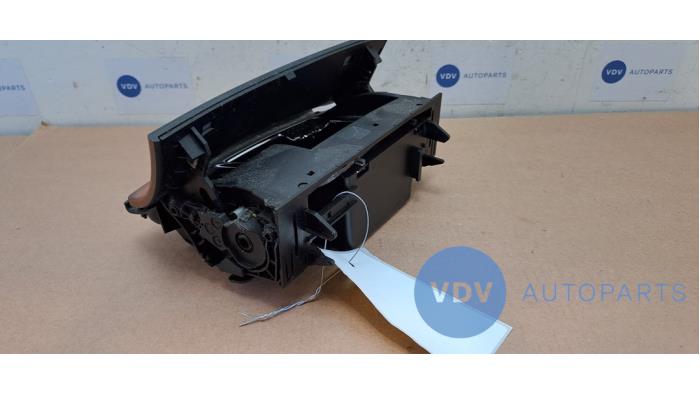 Storage compartment Mercedes E-Klasse