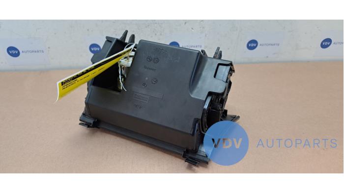 Storage compartment Mercedes E-Klasse