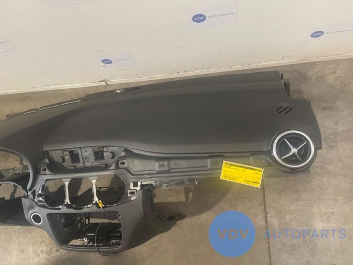 Tableau de bord Mercedes B-Klasse
