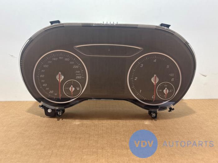 Tacho - Kombiinstrument KM Mercedes B-Klasse
