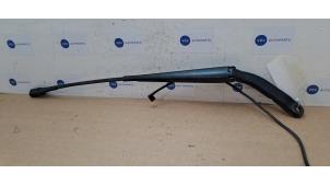 Gebruikte Ruitenwisserarm voor Mercedes Sprinter 3,5t (907.6/910.6) 311 CDI 2.0 D RWD Prijs € 12,10 Inclusief btw aangeboden door Autoparts Van De Velde