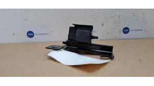 Gebruikte Slotmechaniek achterdeur Bus-Bestel Mercedes Vito (447.6) 2.2 116 CDI 16V 4x4 Prijs € 48,40 Inclusief btw aangeboden door Autoparts Van De Velde